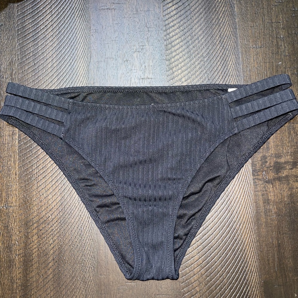 Black Ribbed Bikini Set - Picture 3 of 5